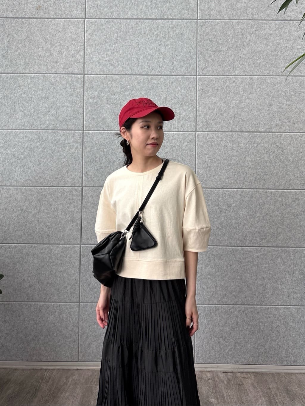 ひなさんの「INDIVI｜フォルムスリーブカットソー」を使ったコーディネート