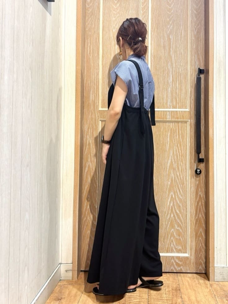 meiさんの「SHOO･LA･RUE｜【洗える/S-LL】プチフリル襟が女性らしい フレンチスリーブシャツ」を使ったコーディネート