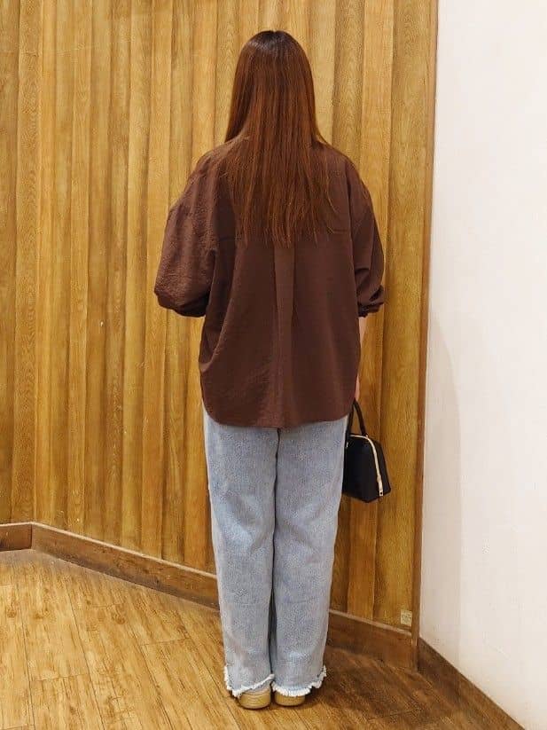 みみみさんの「SHOO･LA･RUE｜【洗濯機可】羽織りにもなる ビックポケットVネックシャツ」を使ったコーディネート