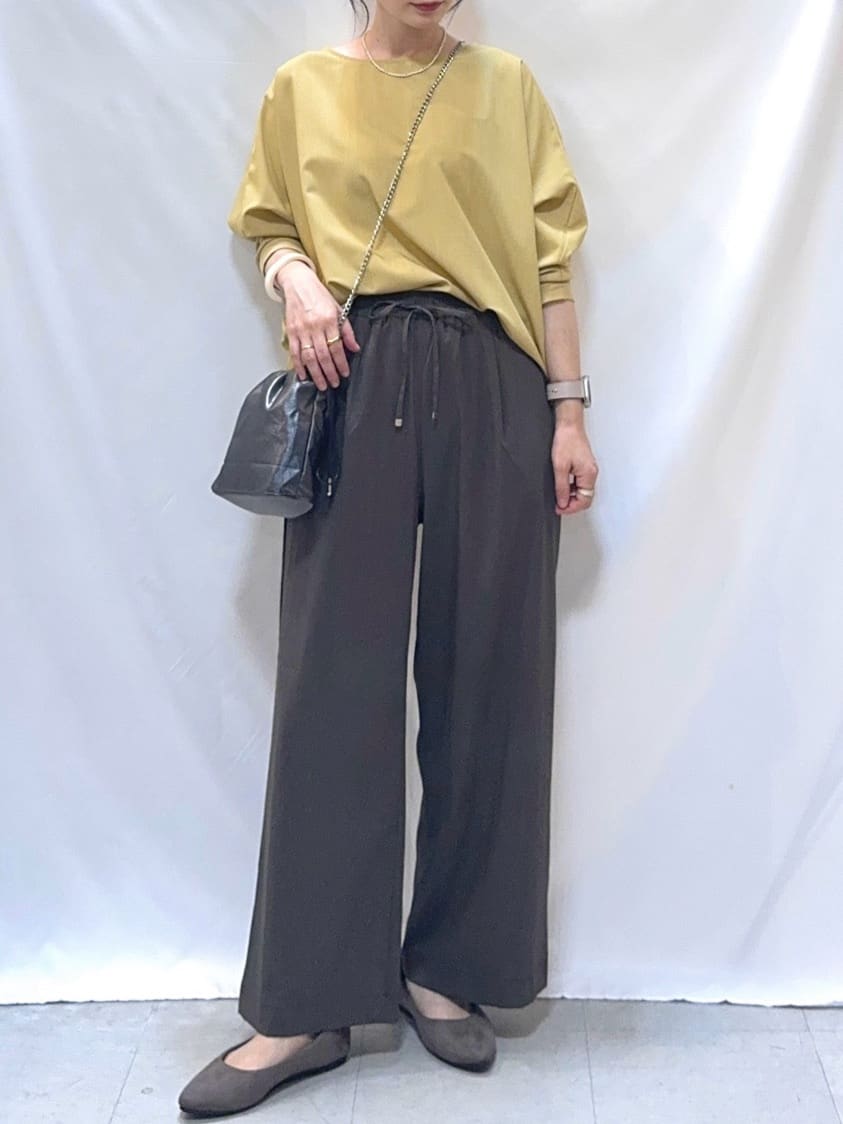 𝐇𝐢𝐫𝐨𝐦𝐢さんの「SHOO･LA･RUE｜【高レビュー/洗濯後しわになりにくい】1枚でサマ見え 8分袖ドルマンブラウス」を使ったコーディネート