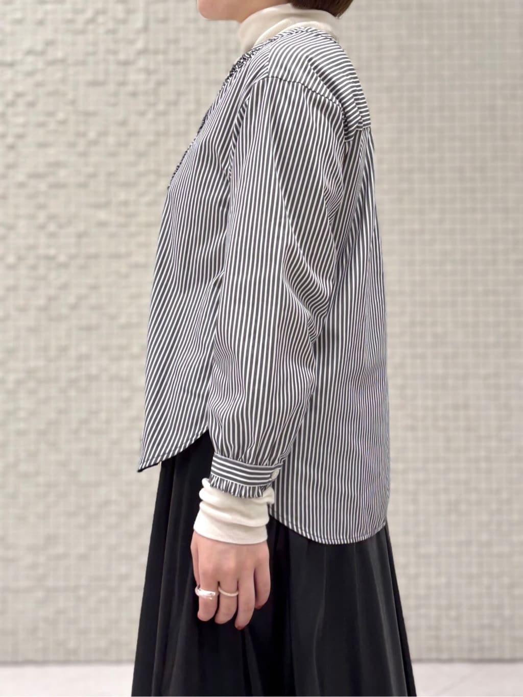 sakuさんの「INDIVI｜【洗える】胸元タックフリル長袖ブラウス」を使ったコーディネート