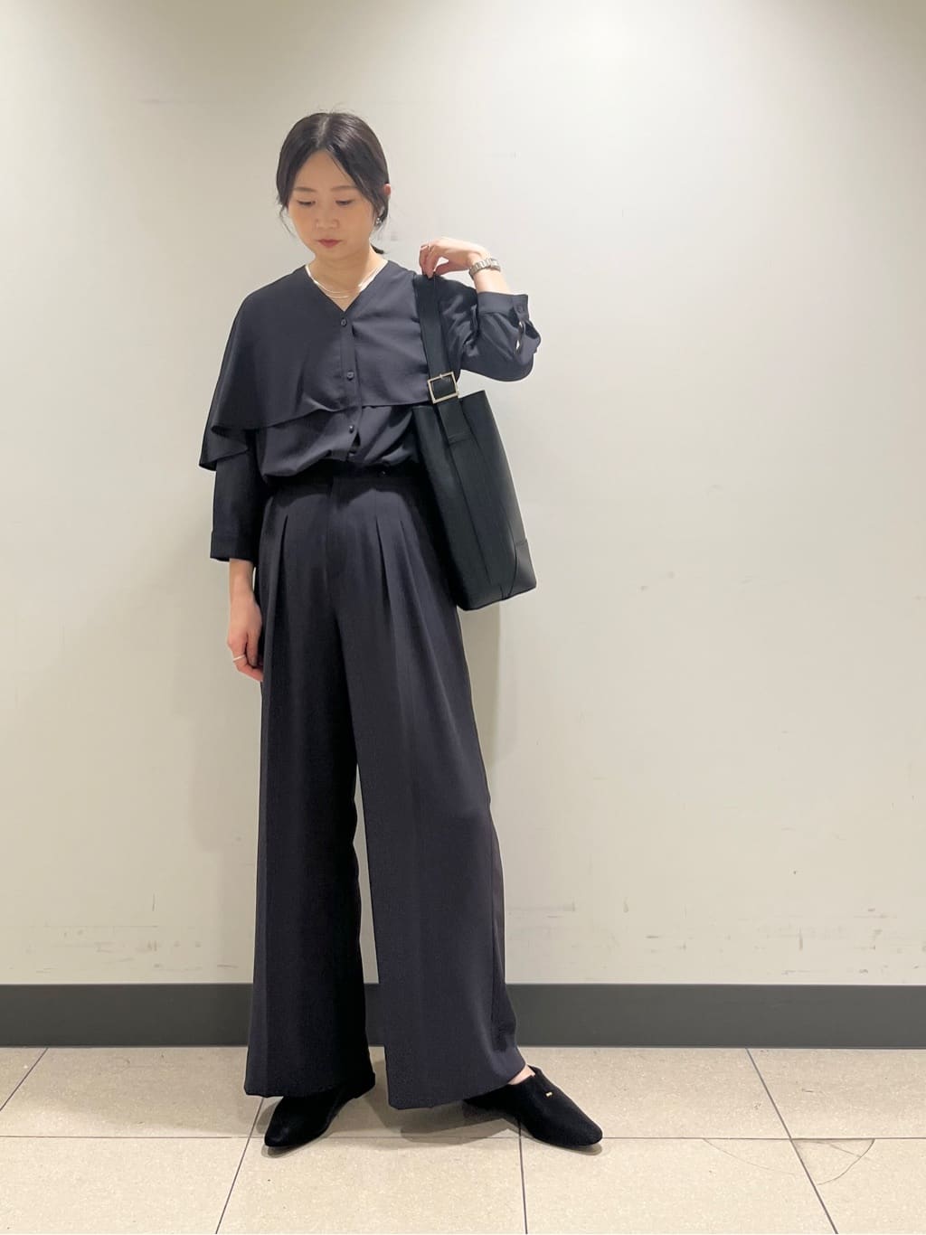 shokoさんの「INDIVI｜【羽織りとしても活躍！】ケープカラーブラウス」を使ったコーディネート