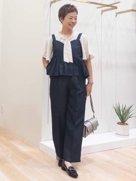 シュウコさんの「grove｜【2点SET/体型カバー】夏から秋まで着まわせる！プリーツビスチェセットアップ」を使ったコーディネート