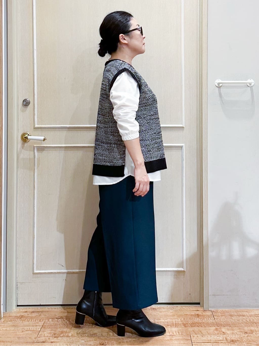 umeさんの「SHOO･LA･RUE｜【2点セット/S-LL】着回しいろいろ 編み柄ベスト&times;ブラウス」を使ったコーディネート