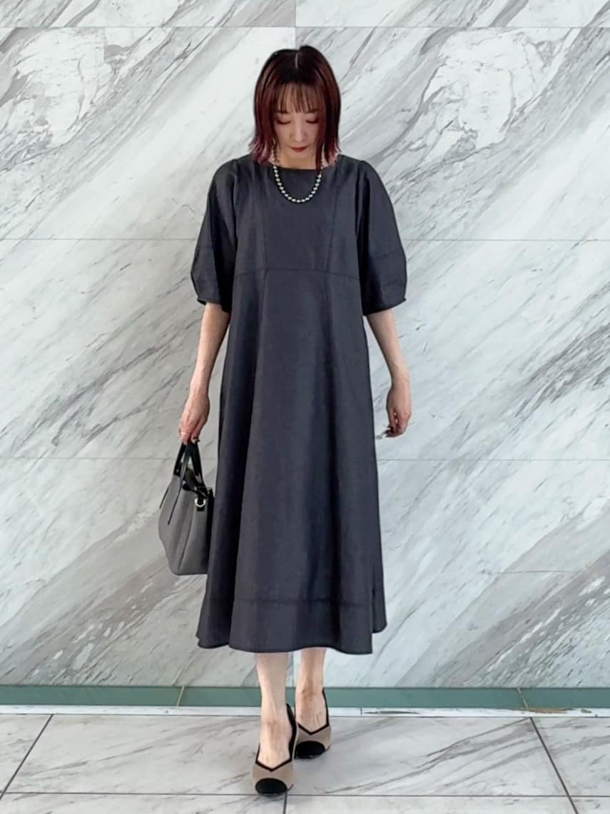 𝐜𝐡𝐢𝐤𝐚さんの「SHOO･LA･RUE｜【S-LL】配色ステッチがアクセント デニムワンピース」を使ったコーディネート