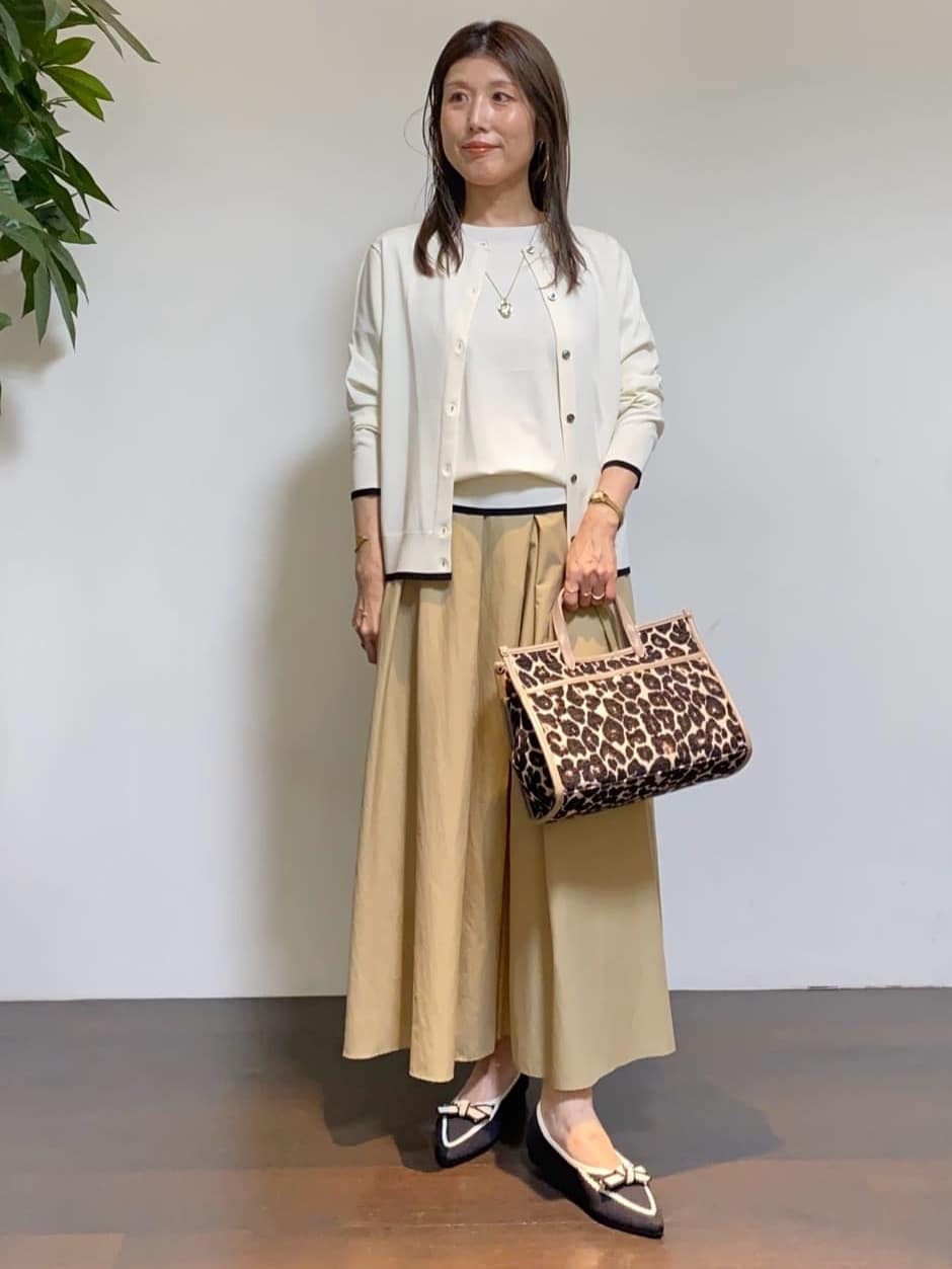 tomoさんの「UNTITLED｜【アンサンブル可/薄手】ベーシッククルーネックカーディガン」を使ったコーディネート
