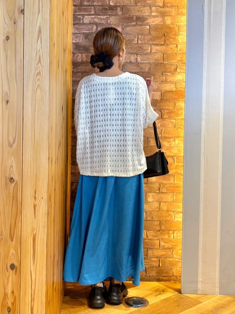 mieさんの「SHOO･LA･RUE｜【S-LL】涼やかで好印象 シアーチェック ドルマントップス」を使ったコーディネート