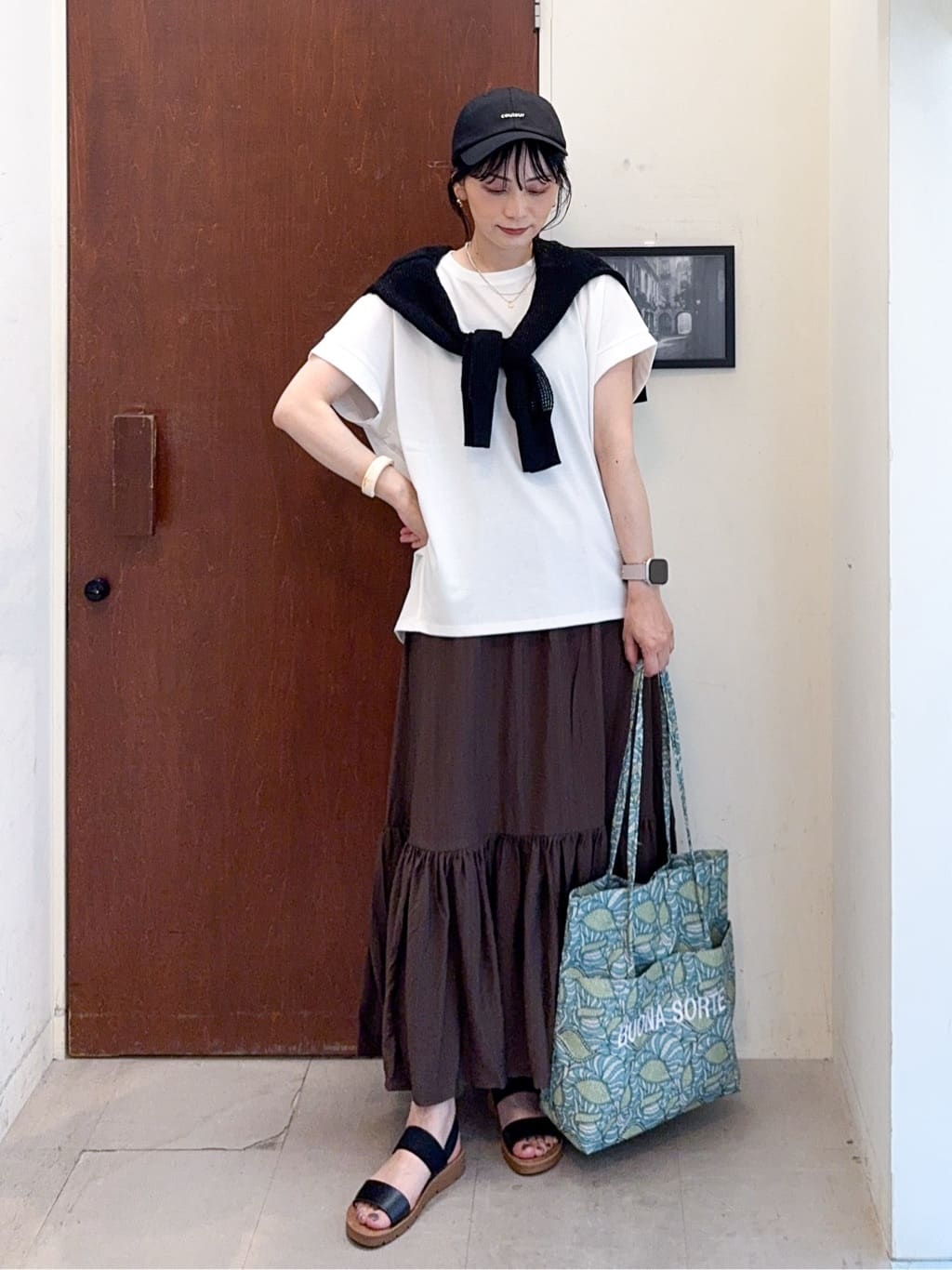 𝐇𝐢𝐫𝐨𝐦𝐢さんの「SHOO･LA･RUE｜キラッと光るラメとスパンコールが印象的 メッシュカーディガン」を使ったコーディネート