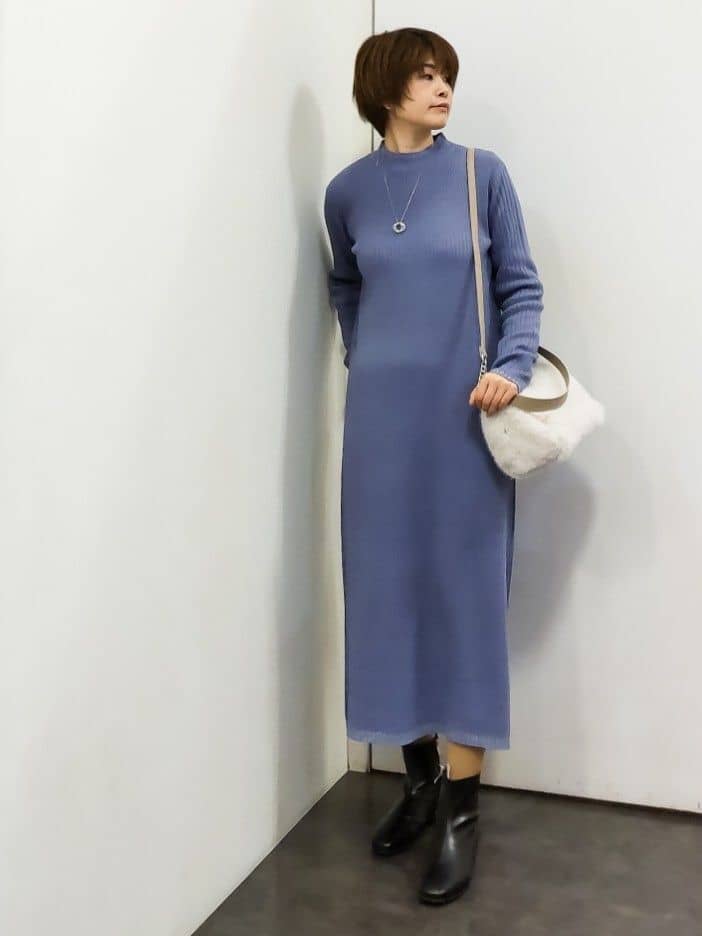 やまちゃんさんの「grove｜【2点SET/体型カバー】一枚で決まる、ペプラムベスト&times;ニットワンピース」を使ったコーディネート