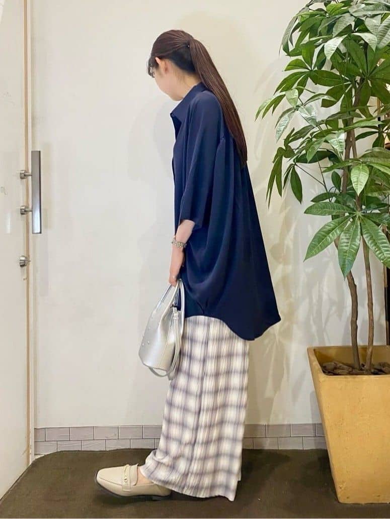 AYUMIさんの「SHOO･LA･RUE｜【S-LL/ポケット付き】チェック柄 ウェーブプリーツパンツ」を使ったコーディネート