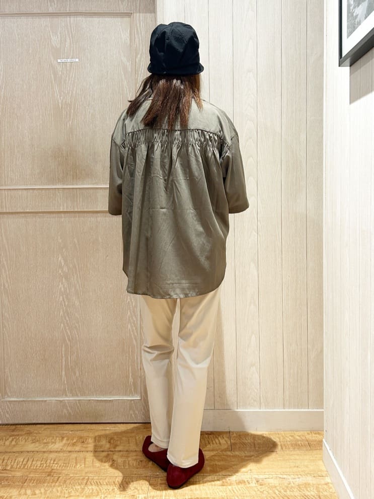 yukaさんの「SHOO･LA･RUE｜【S-LL/洗濯後しわになりにくい】バックギャザーがアクセント スッキパーブラウス」を使ったコーディネート