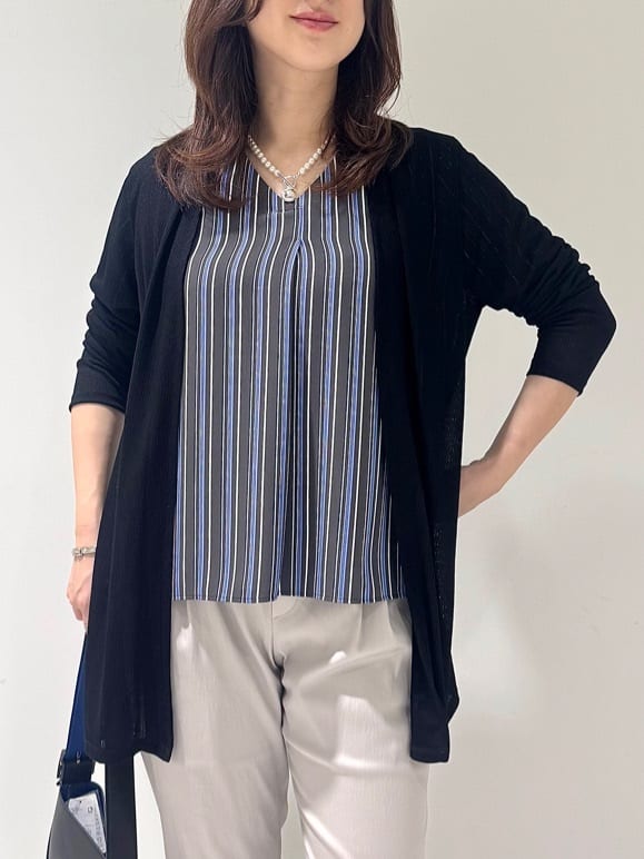 そんさんの「INDIVI｜【洗える／通勤】無地＆マルチストライプ柄Vネックブラウス」を使ったコーディネート