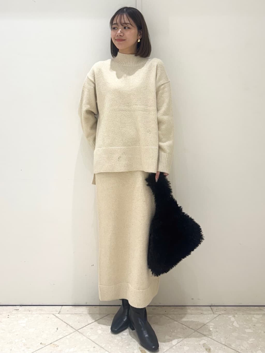Minaさんの「OPAQUE.CLIP｜ラメスパンコールナロースカート／セットアップ対応可【洗濯機OK】」を使ったコーディネート