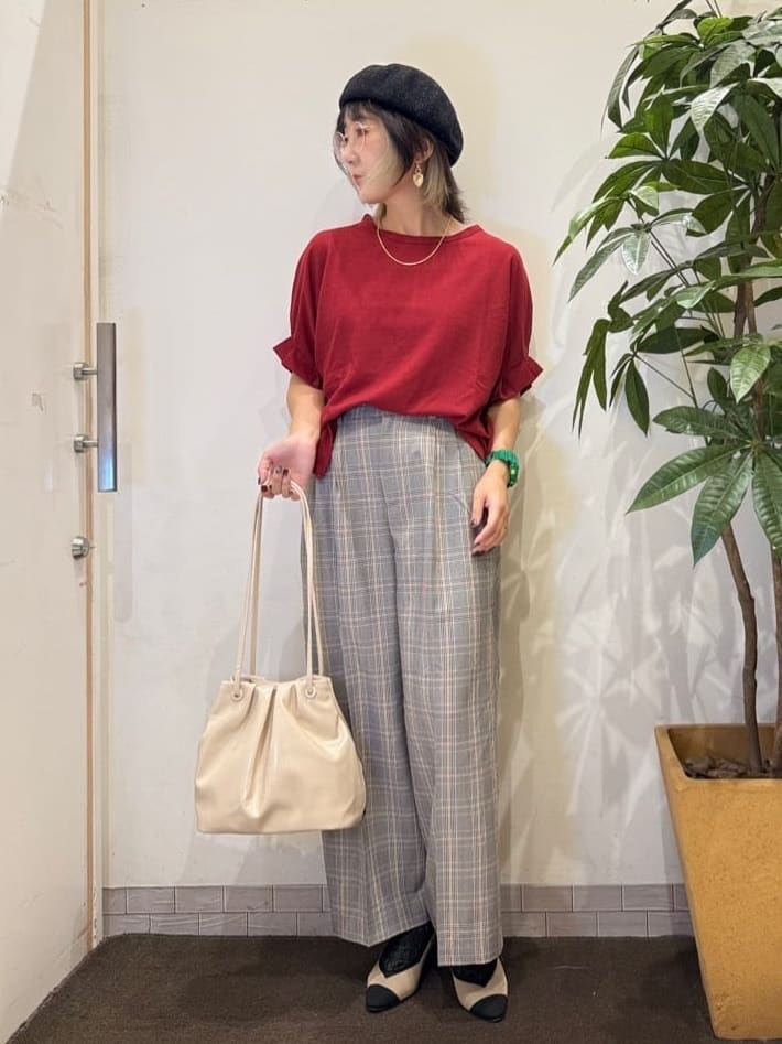 misakiさんの「SHOO･LA･RUE｜【洗える】お袖のタックがアクセント インせず着られる さらさらドルマントップス」を使ったコーディネート
