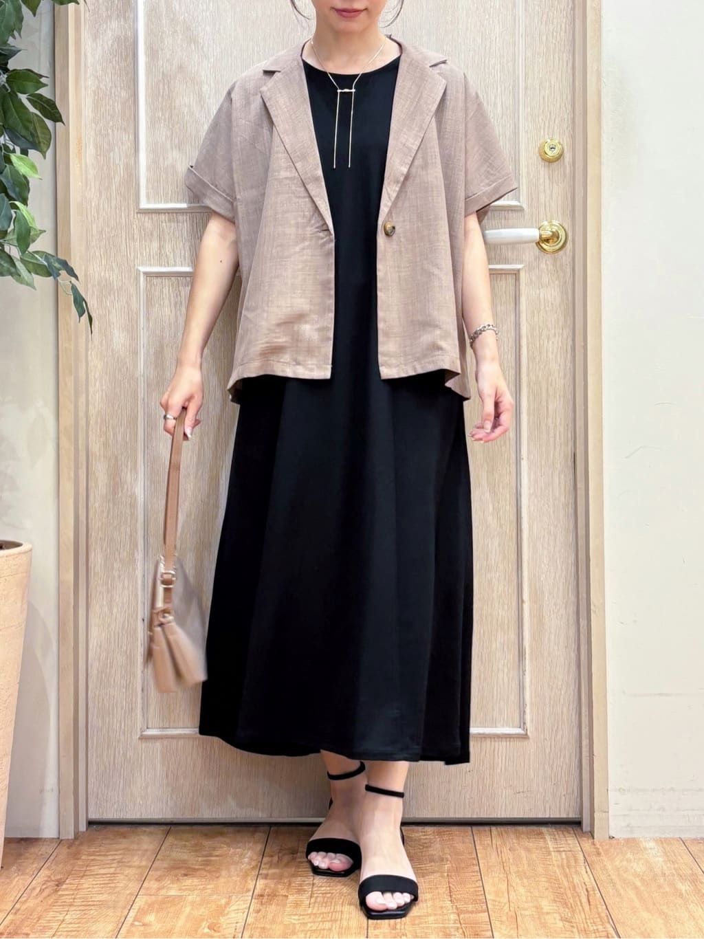 なみさんの「SHOO･LA･RUE｜【S-LL/ひんやり】切替ラインですっきりと 1枚で着られるロングワンピース」を使ったコーディネート