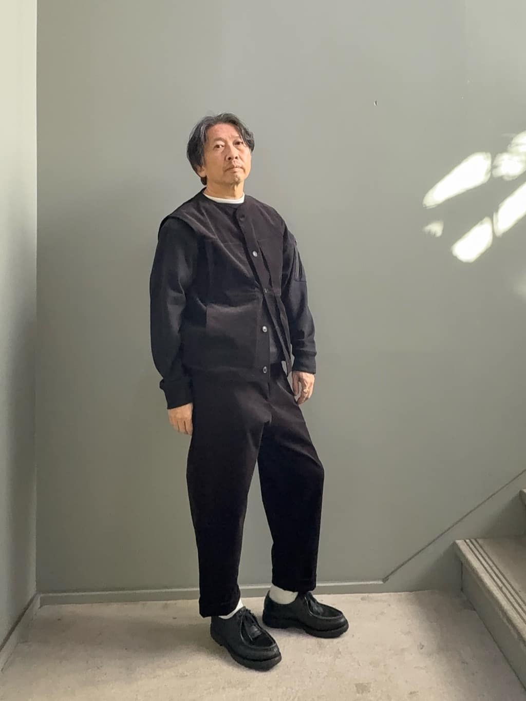 デザイナーTAKEman さんの「TAKEO KIKUCHI｜【Sサイズ～】コーデュロイ4パッチポケットヴェスト」を使ったコーディネート