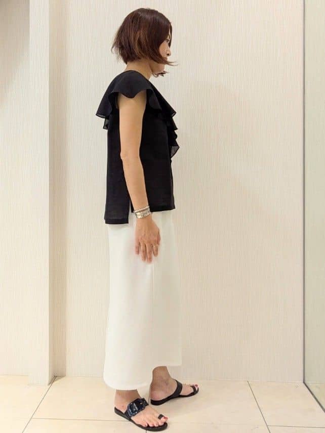 u-macoさんの「UNTITLED｜【きれいめ/洗える/フリル】ラッフルシアーブラウス」を使ったコーディネート