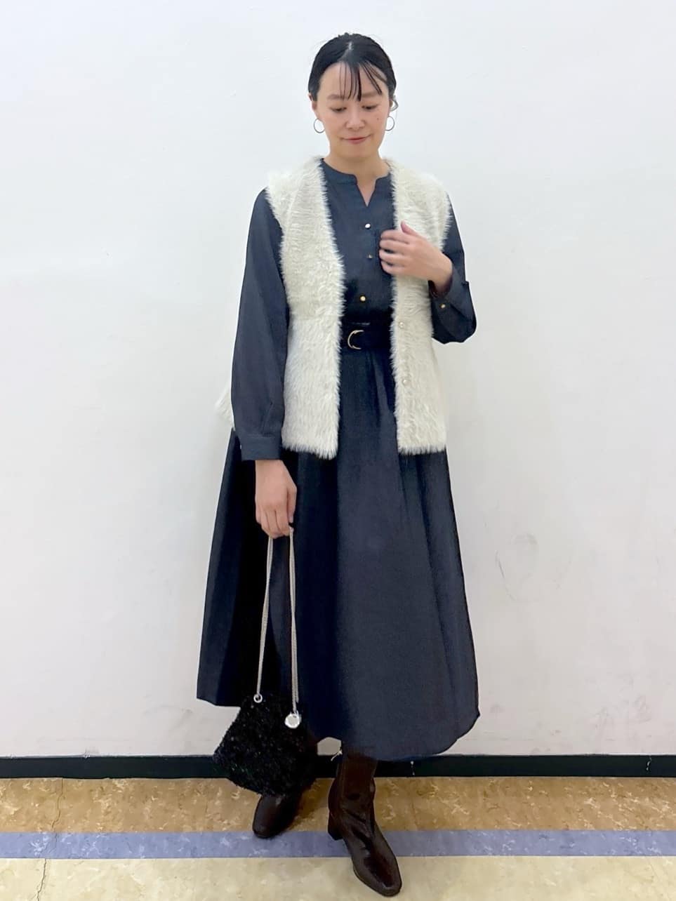 akariさんの「index｜《andGIRL掲載》フェザーペプラムジレ【洗濯機OK／抗ピル】」を使ったコーディネート