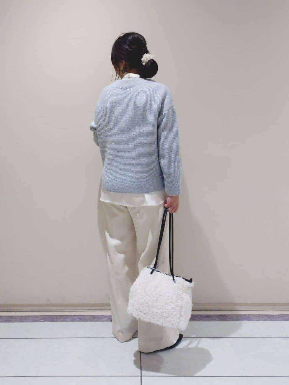 TOMOMIさんの「INDIVI｜ボアミドルバッグ」を使ったコーディネート