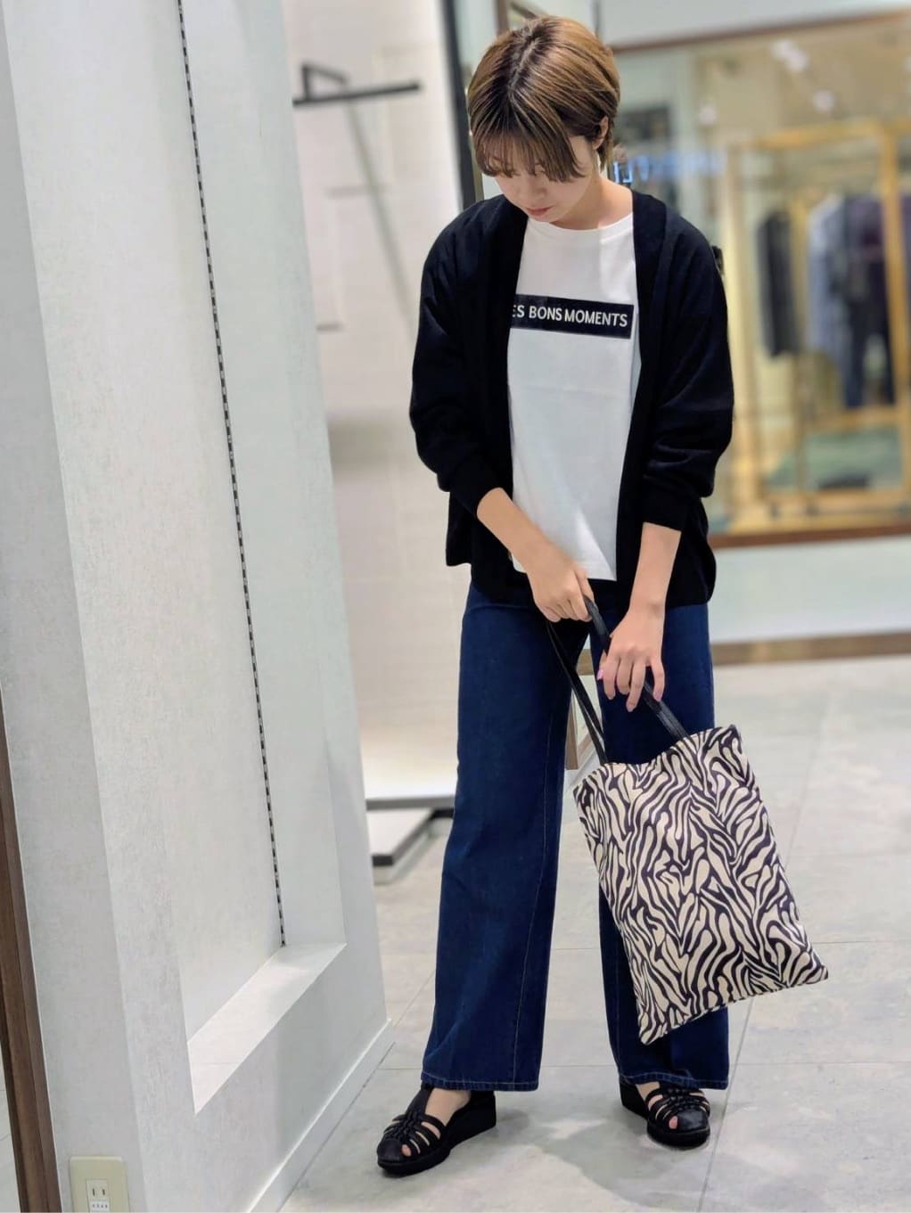 nonoさんの「UNTITLED｜【コットン100/ゆったり/ショート丈/洗える】ベロアロゴTシャツ」を使ったコーディネート