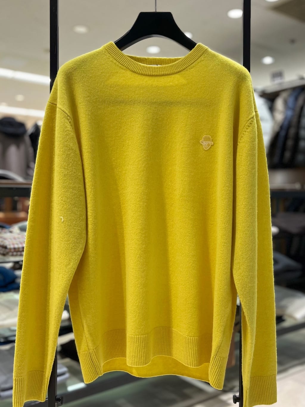 uedaさんの「TAKEO KIKUCHI｜【Air Palette Knit】ワンポイント カラーニット プルオーバー」を使ったコーディネート