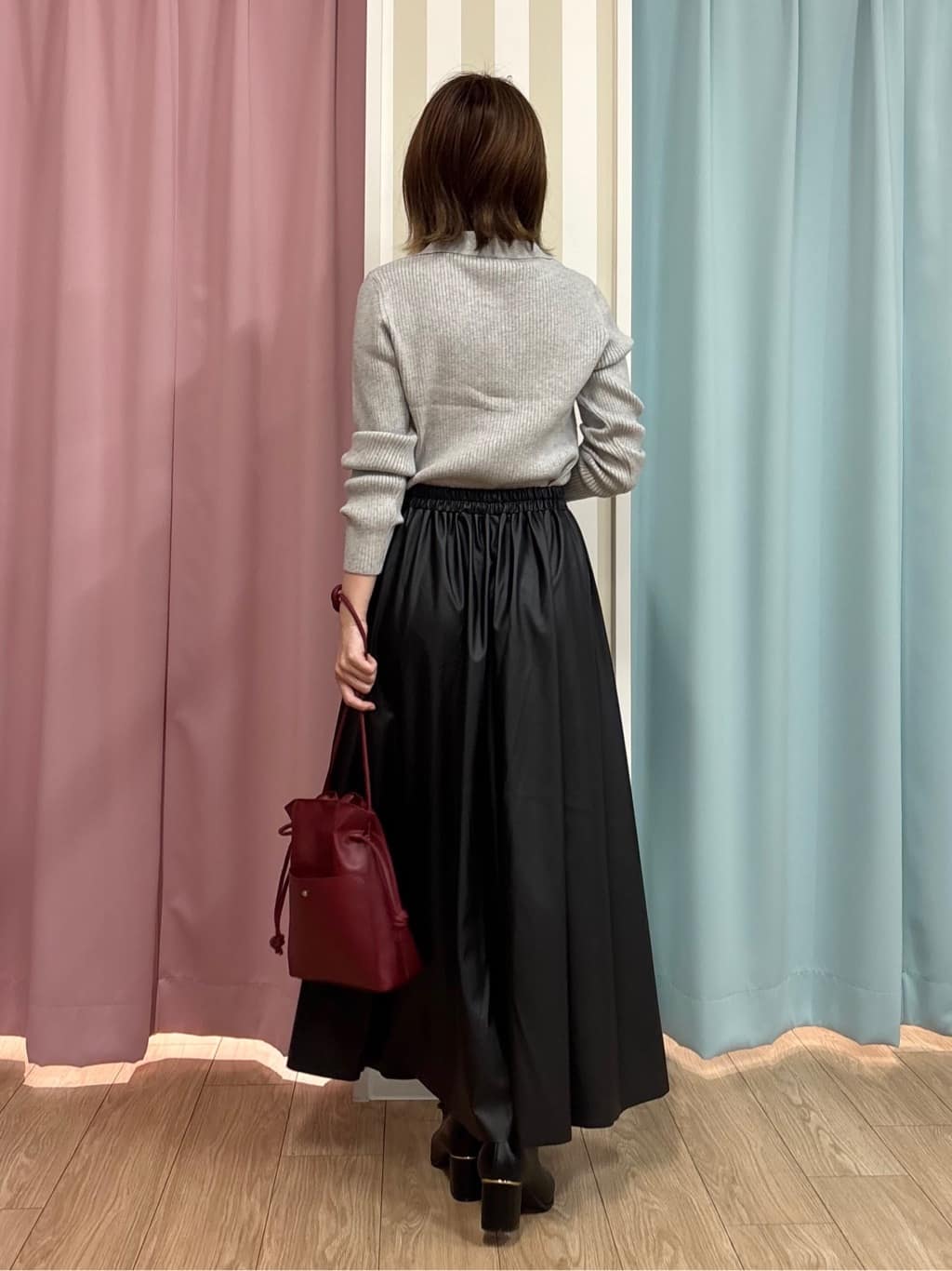 mikiさんの「SHOO･LA･RUE｜【S-LL】大人の抜け感 合皮フレアスカート」を使ったコーディネート