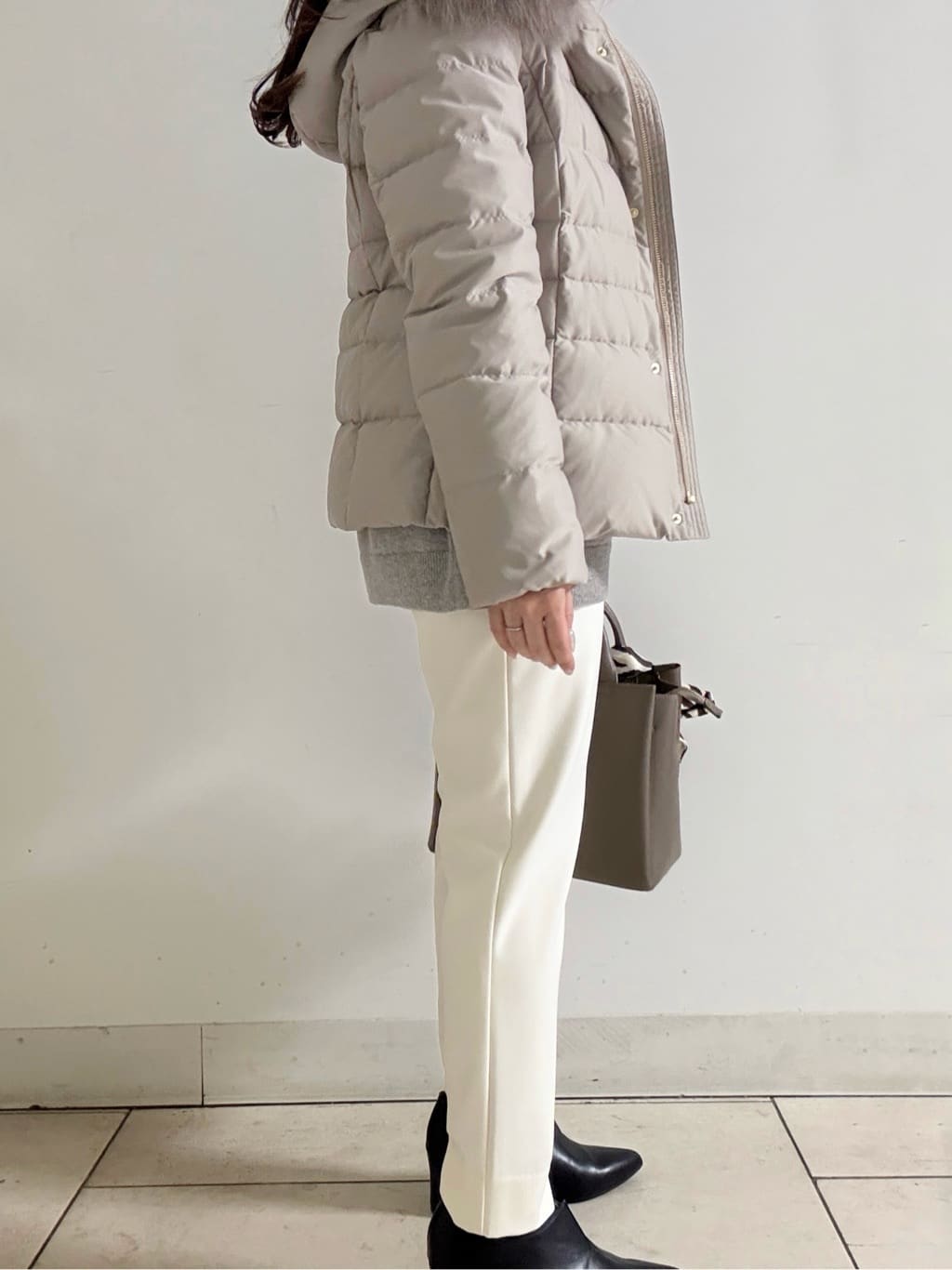 kahoさんの「INDIVI｜【洗える／チュニック丈／カシミヤ混】スリットデザインVネックニット」を使ったコーディネート