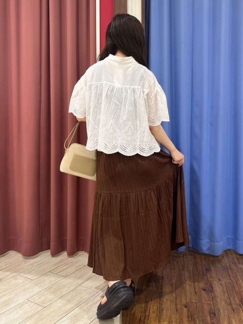 CHiさんの「SHOO･LA･RUE｜コーデの主役になる スカラップレースブラウス」を使ったコーディネート