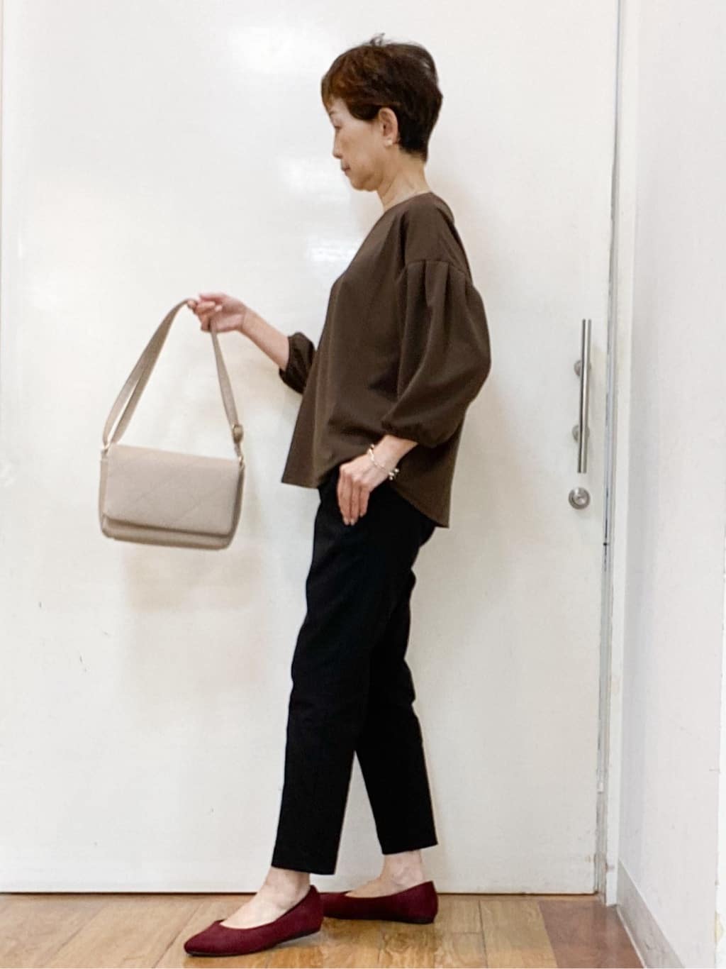 みぃさんの「SHOO･LA･RUE｜【2点セット/7分袖】大人のきれい見え お袖タック入りアクセ付きトップス」を使ったコーディネート