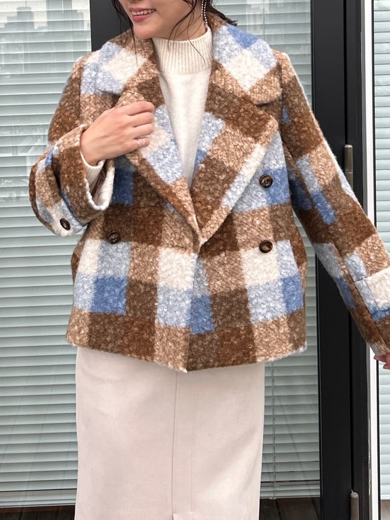 shinoさんの「Couture brooch｜【S-LL/無地・チェック柄】プードルボア ショートコート」を使ったコーディネート