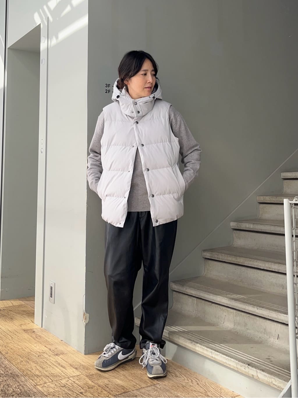 神野（jinno）さんの「TAKEO KIKUCHI｜【Air Palette Knit】ワンポイント カラーニット プルオーバー」を使ったコーディネート