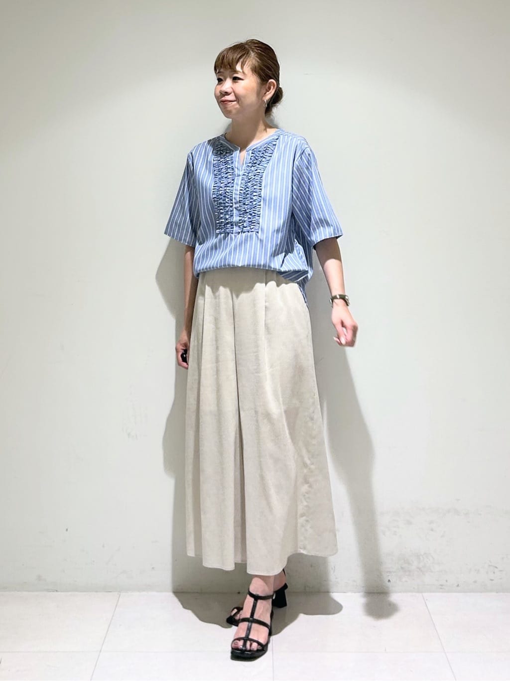 tsuyuさんの「INDIVI｜【洗える】胸元タックフリルブラウス」を使ったコーディネート