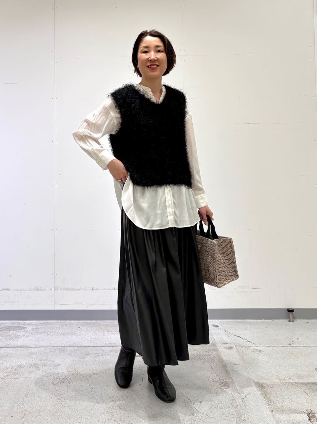 yuriさんの「INDIVI｜【きれいめ／ラメ】シャイニーローン ドレーピーブラウス」を使ったコーディネート