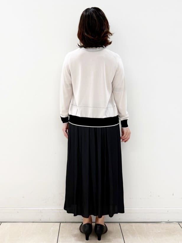 KIKIさんの「Reflect｜【WEB先行カラーあり／手洗い可／アンサンブル可】バイカラーカーディガン」を使ったコーディネート