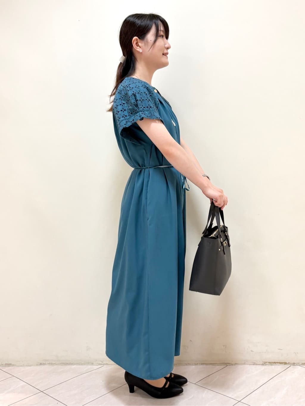 mikiさんの「Reflect｜カットワークレーススリーブワンピース」を使ったコーディネート