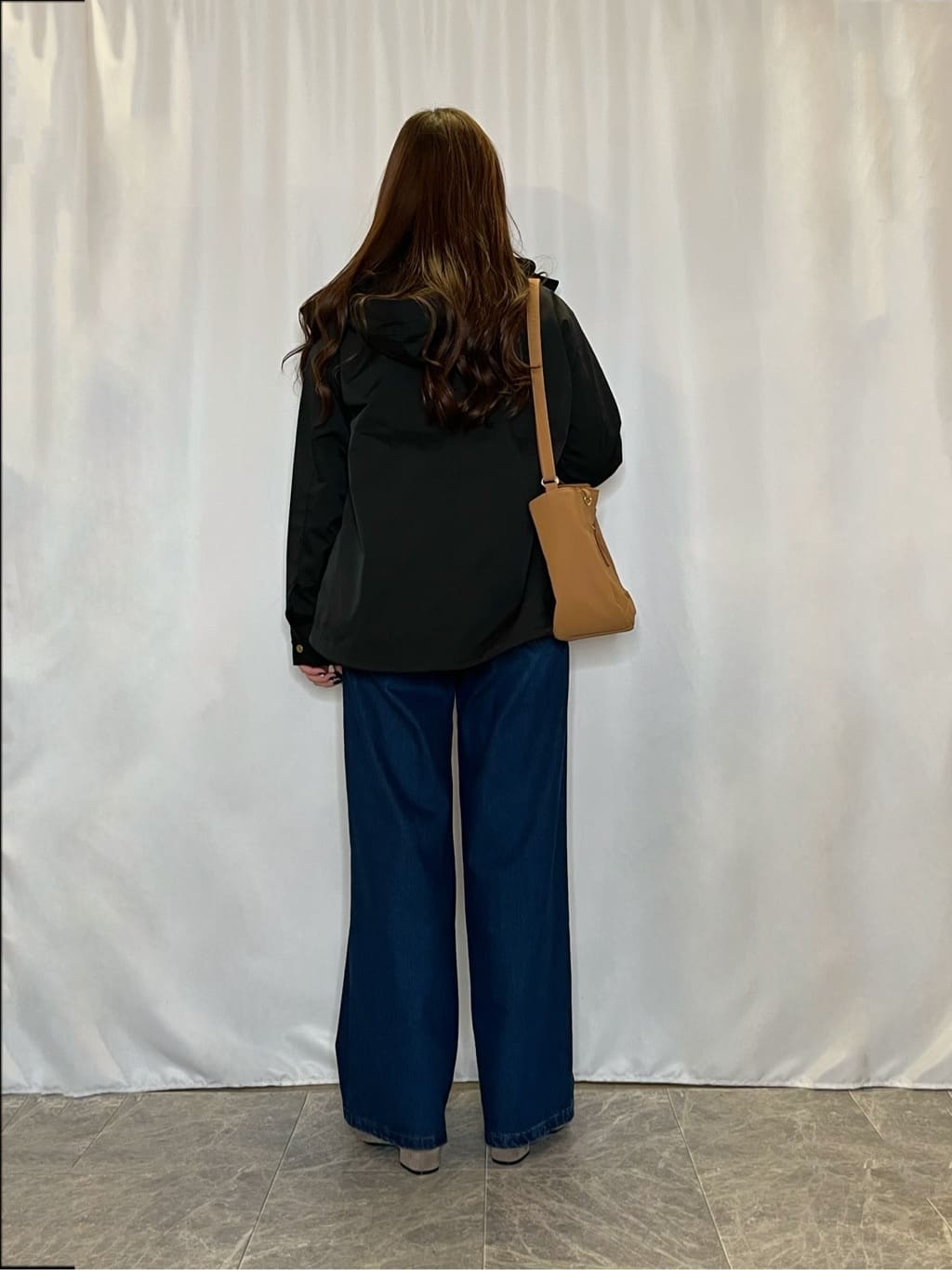 おうめさんの「SHOO･LA･RUE｜【高レビュー/S-LL】脚のラインを拾いにくい デニムワイドパンツ」を使ったコーディネート