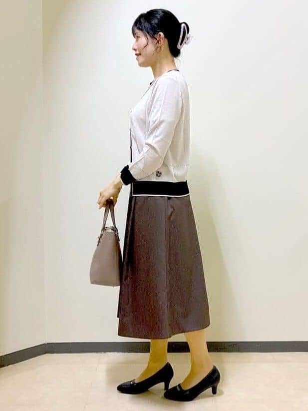  beni_gingerさんの「Reflect｜【WEB先行カラーあり／手洗い可／アンサンブル可】バイカラーカーディガン」を使ったコーディネート