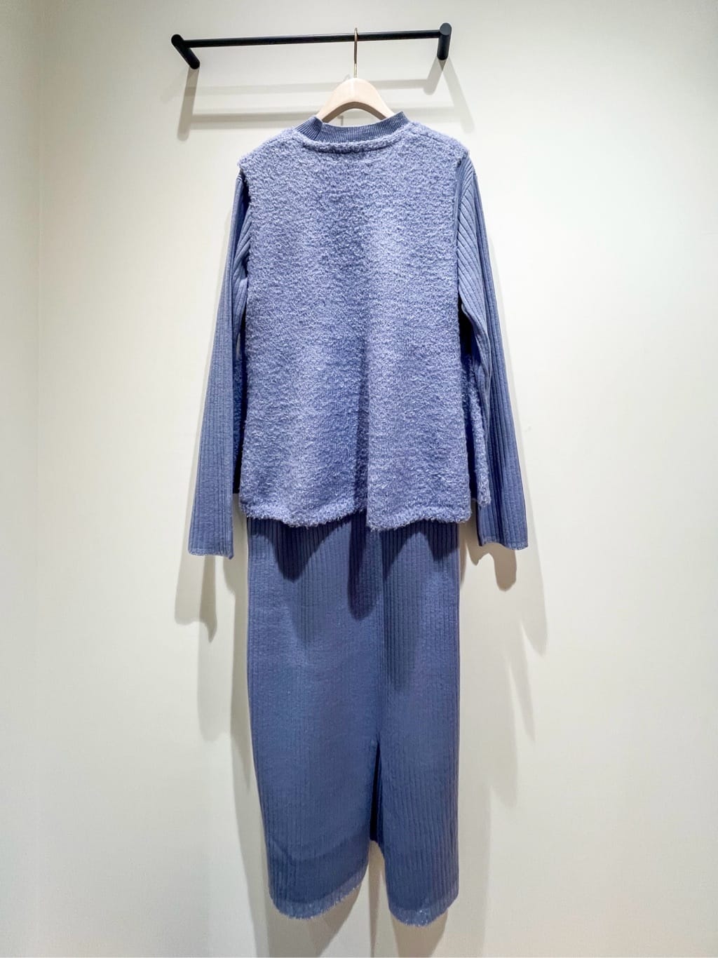 結女さんの「grove｜【2点SET/体型カバー】一枚で決まる、ペプラムベスト&times;ニットワンピース」を使ったコーディネート