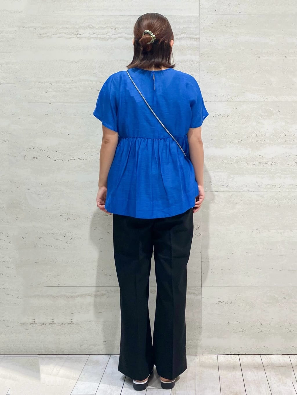 FUKAさんの「OPAQUE.CLIP｜麻混シアーペプラムブラウス【洗濯機洗い可】」を使ったコーディネート