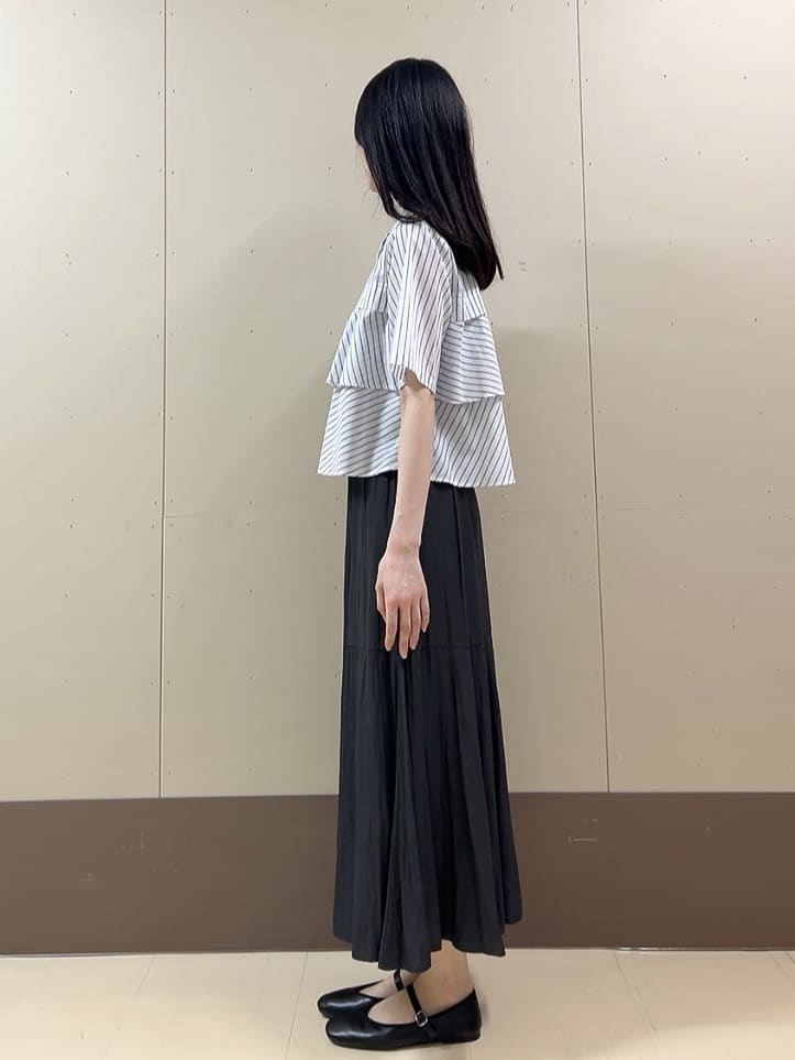 sechiさんの「UNTITLED｜【短丈/前ボタン/五分袖】ストライプフリルシャツ」を使ったコーディネート
