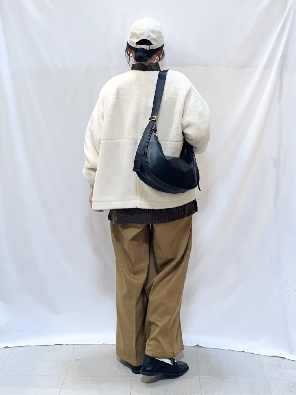 𝐇𝐢𝐫𝐨𝐦𝐢さんの「SHOO･LA･RUE｜【洗濯機可】即サマになる ノーカラー ボアブルゾン」を使ったコーディネート