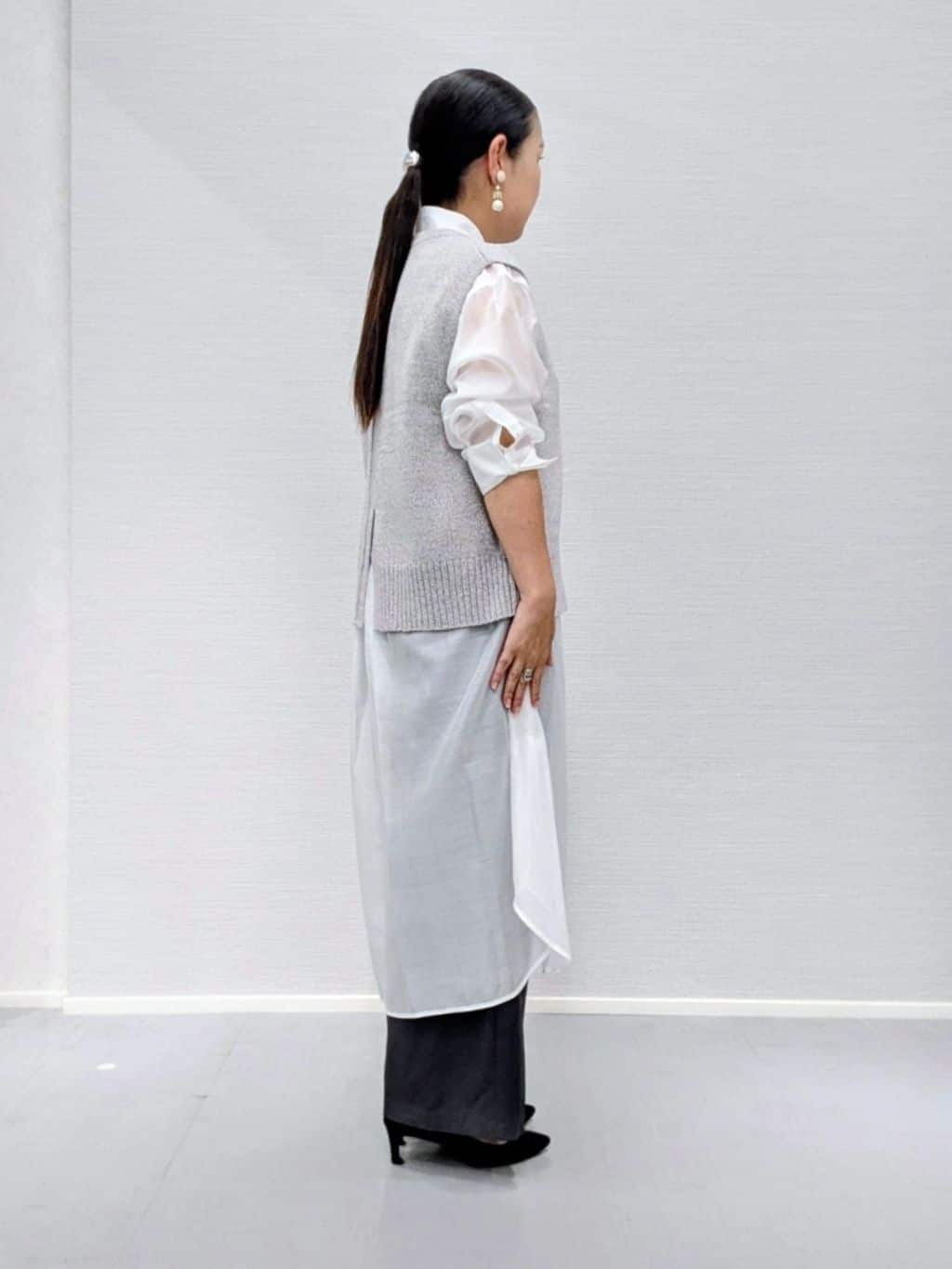 makkyさんの「UNTITLED｜【ニットと重ね着に/前開きボタン】シアーロングシャツ」を使ったコーディネート