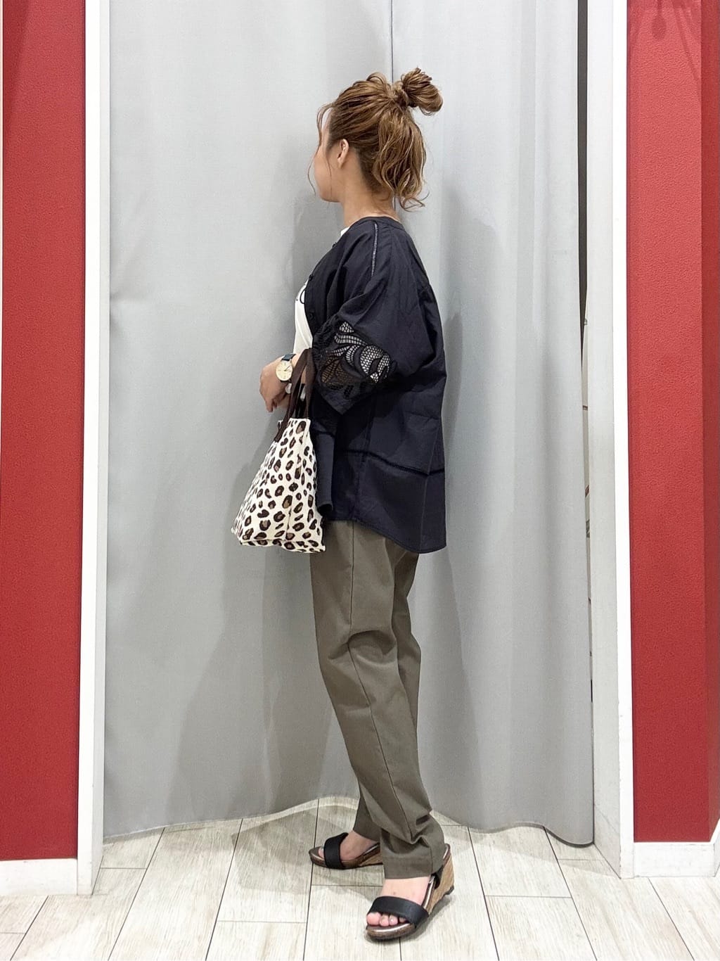 shioさんの「SHOO･LA･RUE｜【S-LL/6分袖】レースデザインで華やか見え お袖刺繍ブラウス」を使ったコーディネート