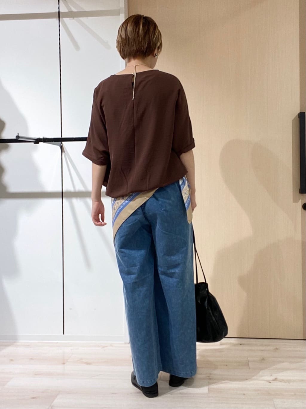 ひらしーさんの「SHOO･LA･RUE｜【洗濯後しわになりにくい】さらっとタッチの 5分袖ドルマンブラウス」を使ったコーディネート
