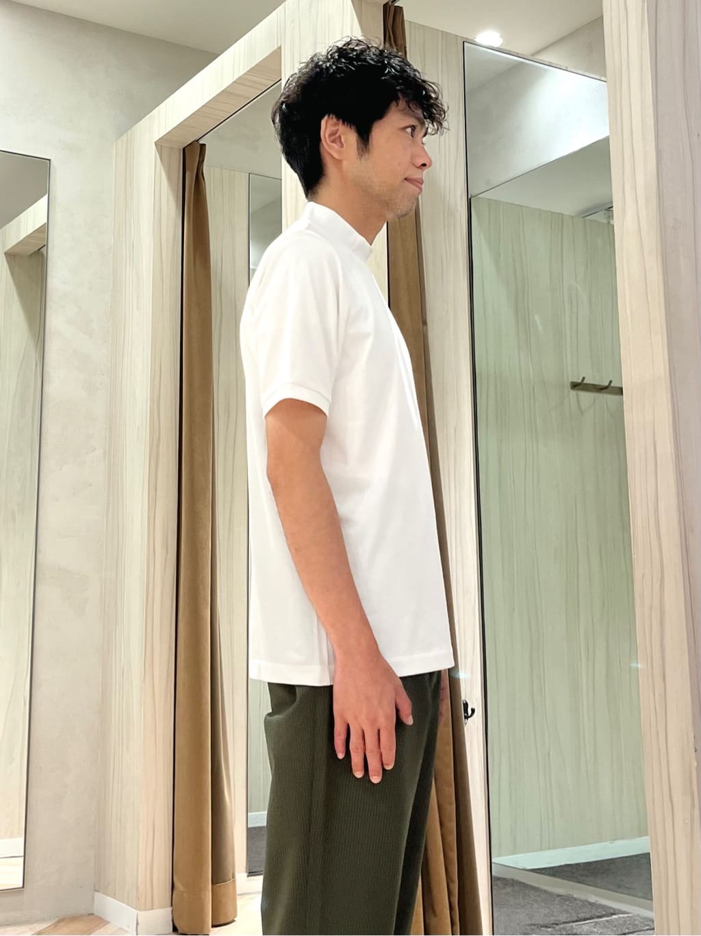 URAさんの「TAKEO KIKUCHI｜【COOL CITY WEAR】インドライ天竺モックネック プルオーバー /吸汗速乾」を使ったコーディネート