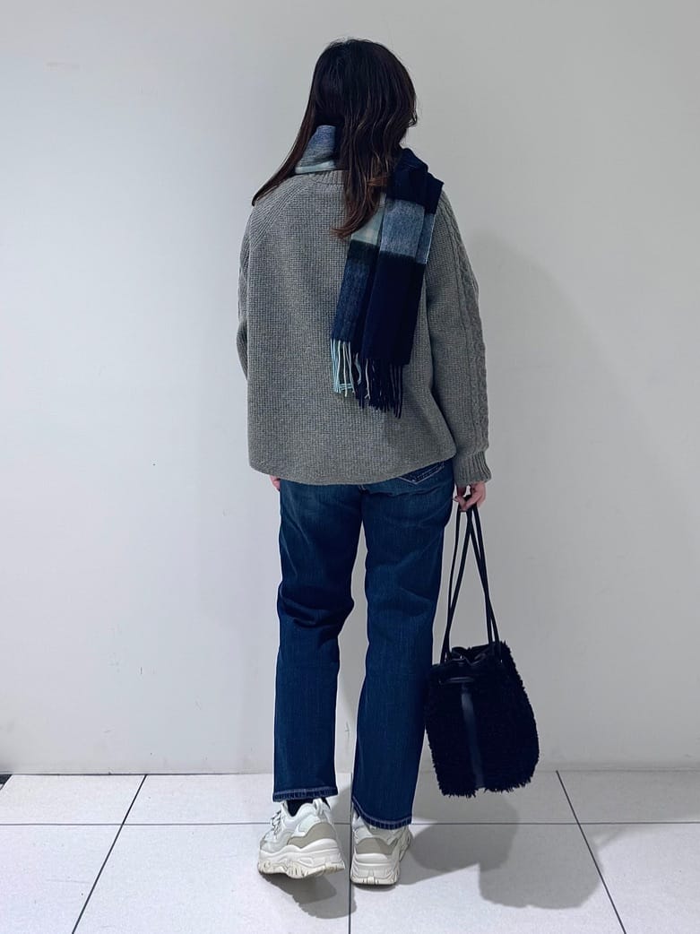 そんさんの「INDIVI｜【洗える】ケーブルデザイン ラウンドヘムニット」を使ったコーディネート