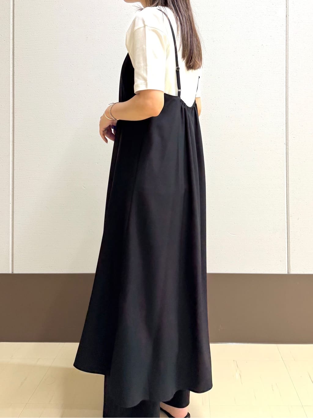 mamiさんの「INDIVI｜【UVケア】エアリージョーゼット キャミワンピース」を使ったコーディネート