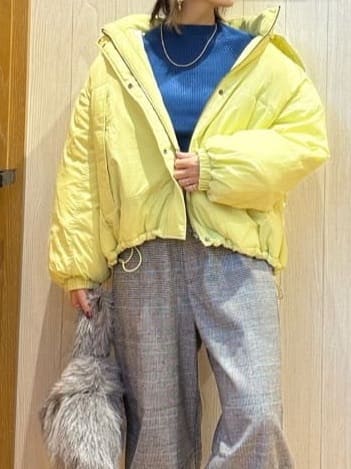 misakiさんの「SHOO･LA･RUE｜【撥水/あったか】たっぷり着られる 中綿モンスターショートコート」を使ったコーディネート