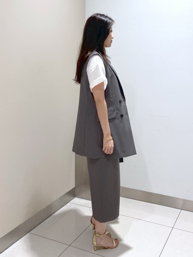 kanaさんの「UNTITLED｜【コットン100/ゆったり/ショート丈/洗える】ベロアロゴTシャツ」を使ったコーディネート