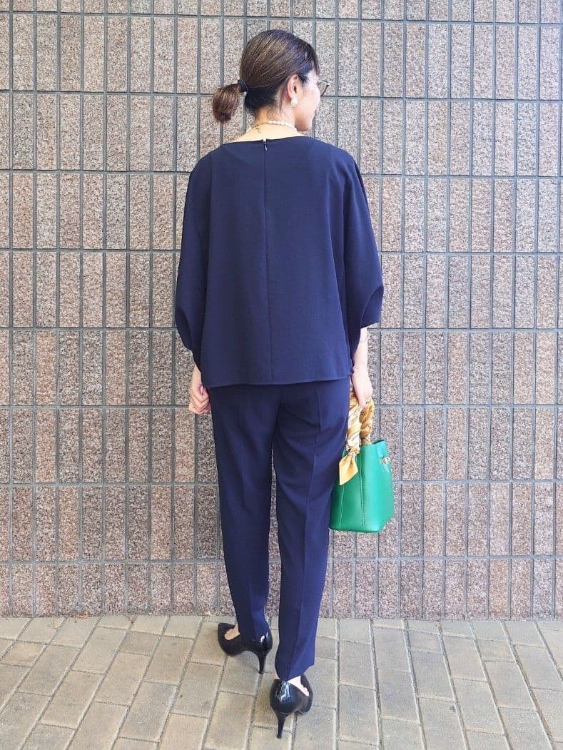 MUTSUKOさんの「UNTITLED｜◆【セットアップ可/接触冷感/イージーケア/体型カバー】リラクミスト モモンガブラウス」を使ったコーディネート